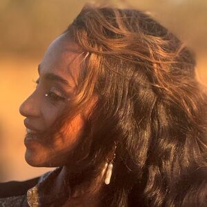 Meet your Posher, Azza